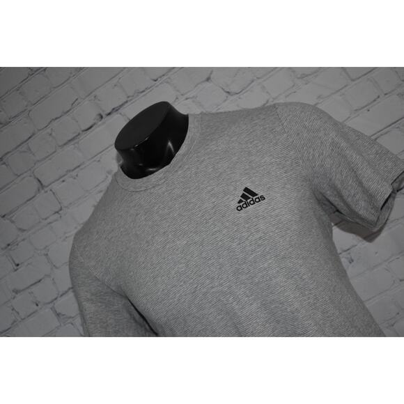 Adidas Gym Shirt Workout Mens Size Medium Performance Polyester Gray - Picture 1 of 7